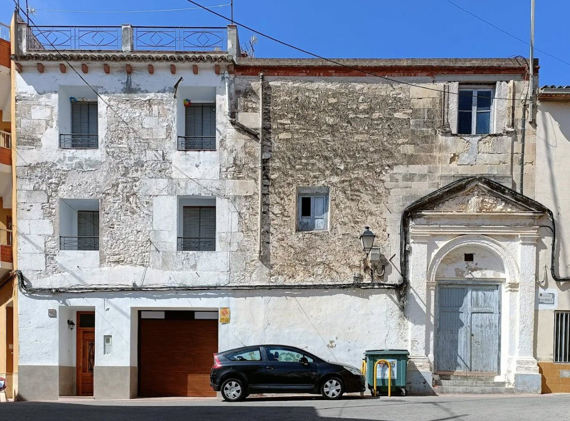 Puerta del Palacio-Castillo de Bicorp, Spain
